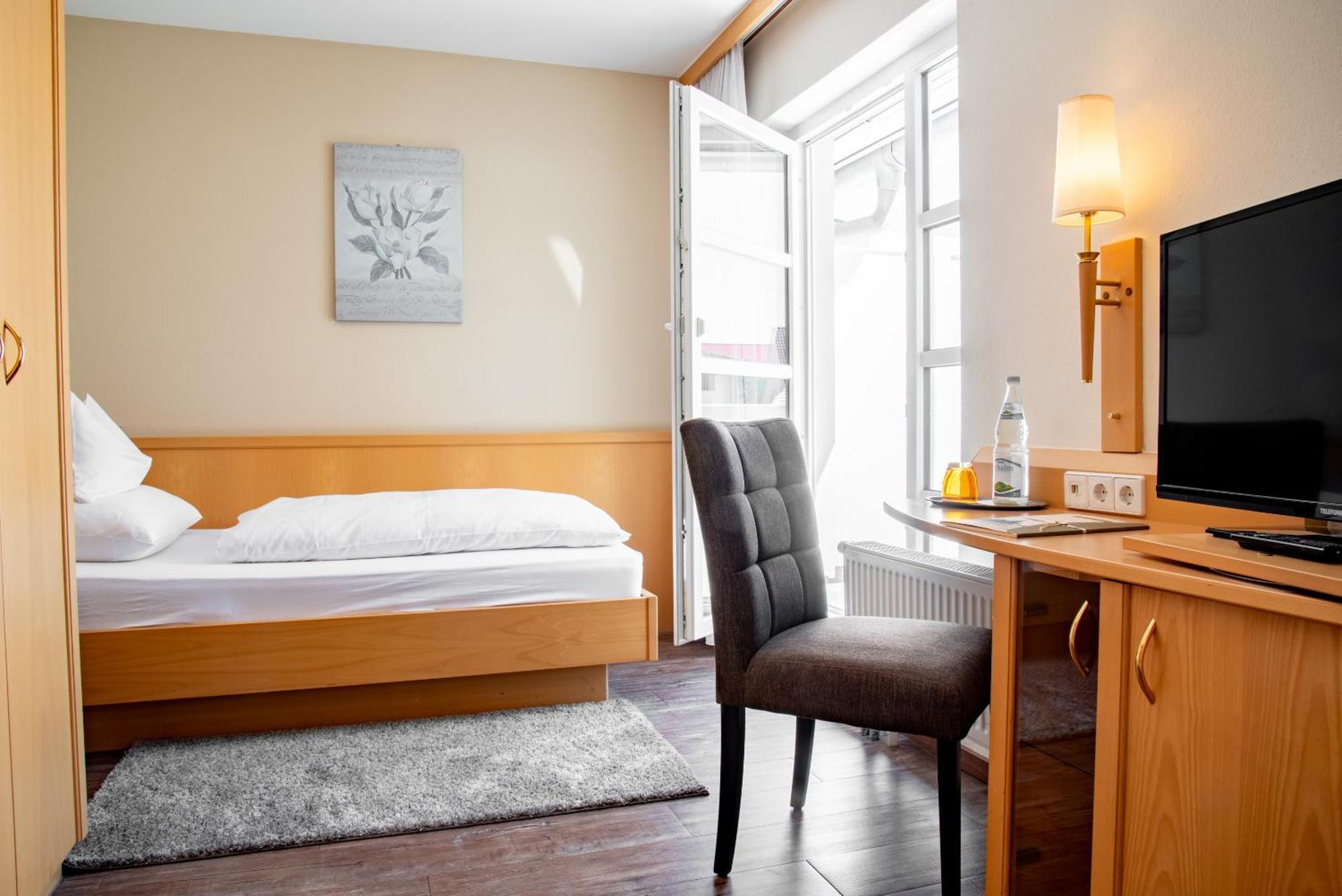 Hotel & Restaurant Post Laichingen Ngoại thất bức ảnh